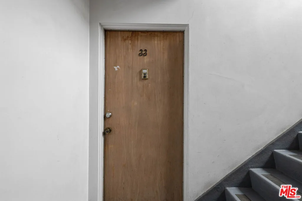 6259 Coldwater Canyon Avenue 33, North Hollywood, California 91606 home-pic-1